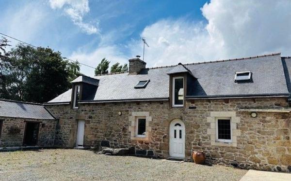 Maison à louer    5 pièces •  Ploumagoar