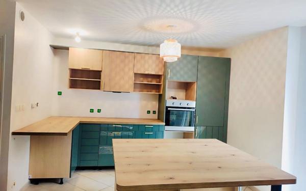 Maison à louer    5 pièces •  Ploumagoar