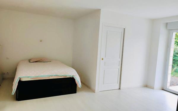 Maison à louer    5 pièces •  Ploumagoar