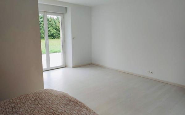 Maison à louer    5 pièces •  Ploumagoar