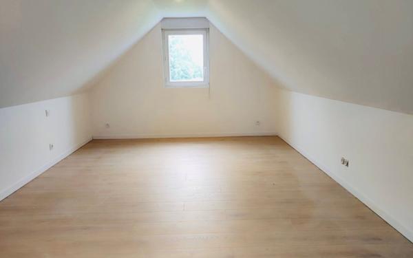 Maison à louer    5 pièces •  Ploumagoar