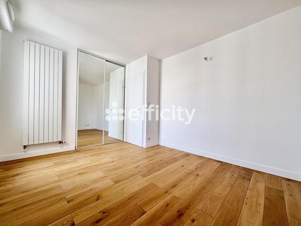 Appartement
         3 pièces
        - 63 m² Bien prestige 455 000 € *