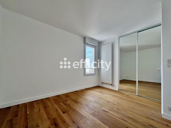 Appartement
         3 pièces
        - 63 m² Bien prestige 455 000 € *