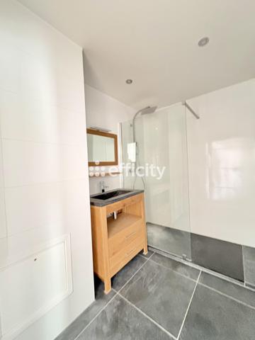 Appartement
         3 pièces
        - 63 m² Bien prestige 455 000 € *