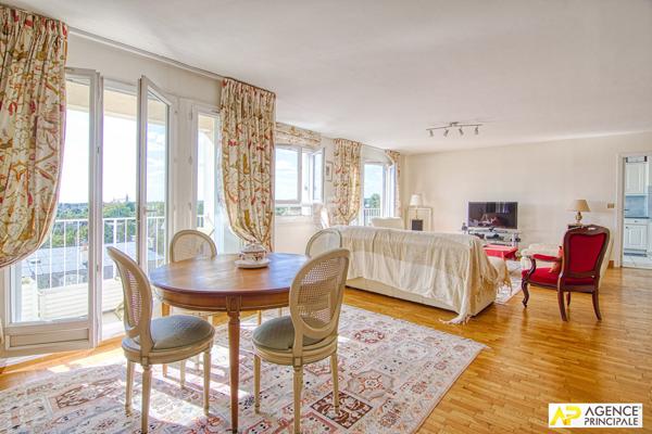 Versailles Rive-Droite Appartement 5 pièces 110.41 m² carrez 6ème étage avec ascenseur cave et parkings €645 000 ** - Référence 25423