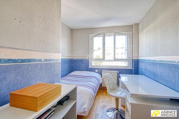 Versailles Rive-Droite Appartement 5 pièces 110.41 m² carrez 6ème étage avec ascenseur cave et parkings €645 000 ** - Référence 25423