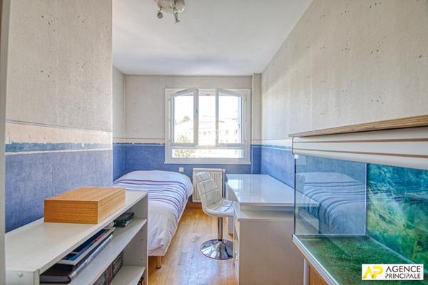 Versailles Rive-Droite Appartement 5 pièces 110.41 m² carrez 6ème étage avec ascenseur cave et parkings €645 000 ** - Référence 25423
