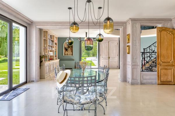 Maison d’architecte érigée sur un Domaine de 13 ha