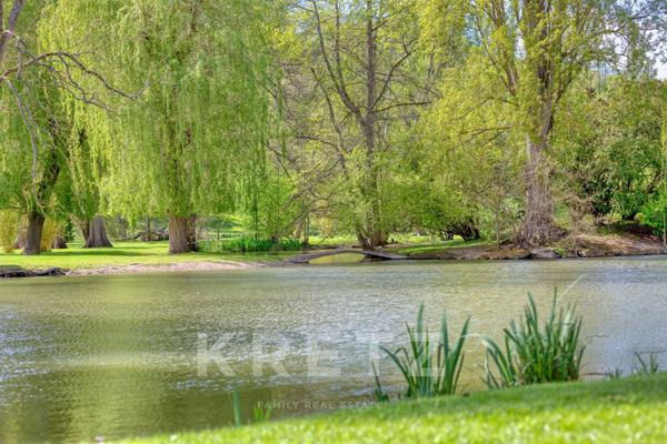 Maison d’architecte érigée sur un Domaine de 13 ha