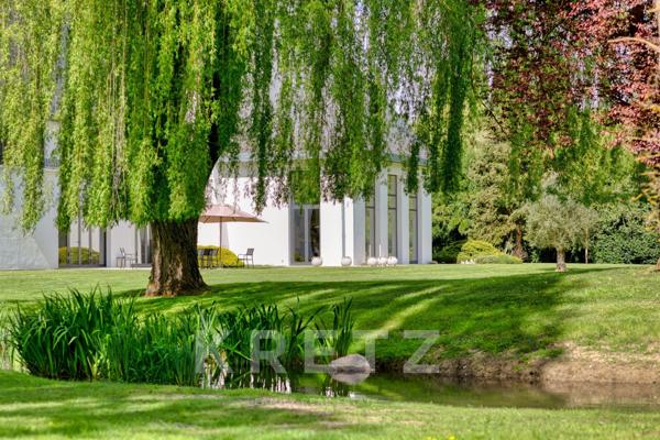 Maison d’architecte érigée sur un Domaine de 13 ha
