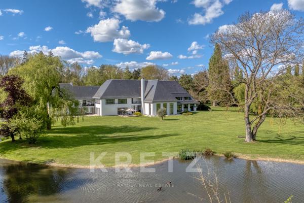 Maison d’architecte érigée sur un Domaine de 13 ha
