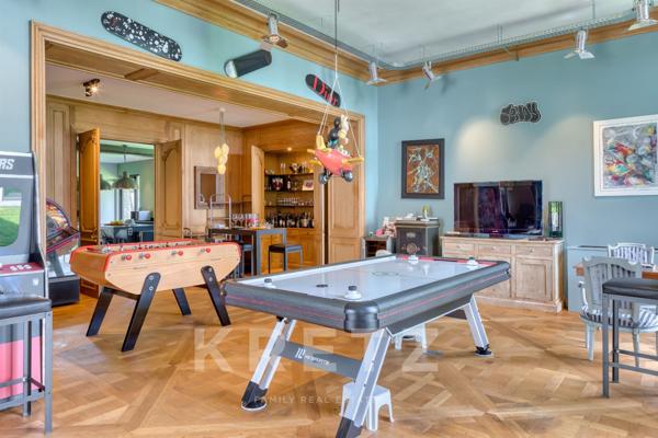 Maison d’architecte érigée sur un Domaine de 13 ha