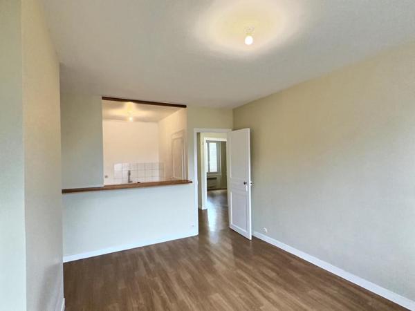 Paris 15 Secteur Commerce Emile Zola Très agréable 3 pièces avec vue dégagée