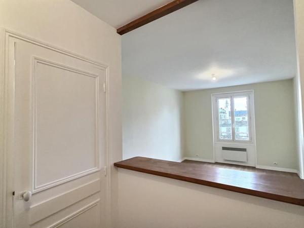 Paris 15 Secteur Commerce Emile Zola Très agréable 3 pièces avec vue dégagée