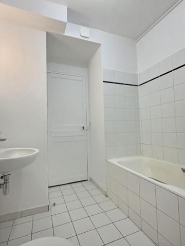 Paris 15 Secteur Commerce Emile Zola Très agréable 3 pièces avec vue dégagée