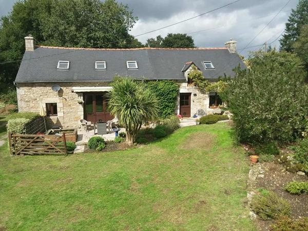 Longère  en campagne de Guern 4 pièces 123 m2 + dépendances