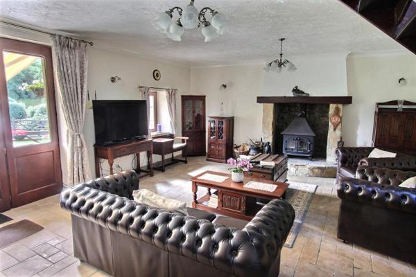 Longère  en campagne de Guern 4 pièces 123 m2 + dépendances