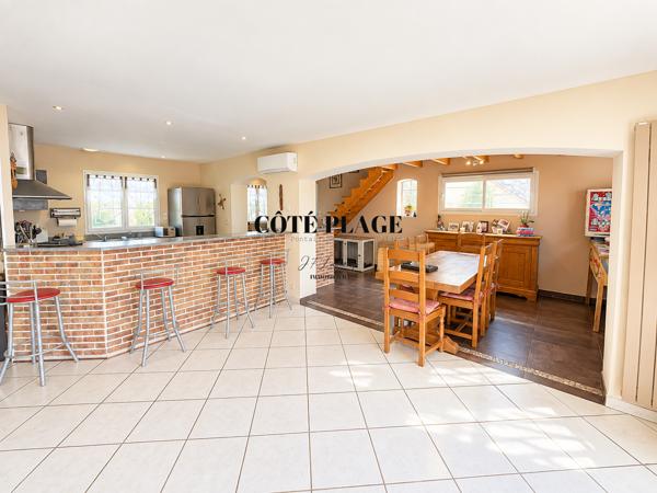 ROYAN - MAISON 5 PIECES- GRAND GARAGE - 500M COMMERCES - AU PRIX DE 520 000 € FAI