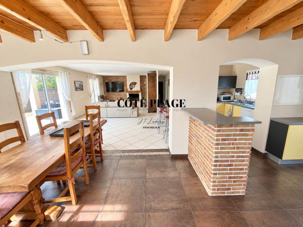 ROYAN - MAISON 5 PIECES- GRAND GARAGE - 500M COMMERCES - AU PRIX DE 520 000 € FAI