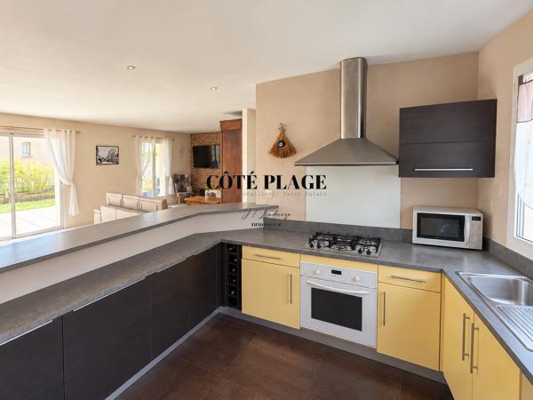 ROYAN - MAISON 5 PIECES- GRAND GARAGE - 500M COMMERCES - AU PRIX DE 520 000 € FAI