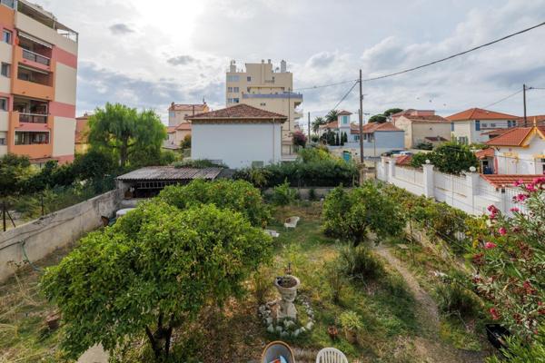 Cagnes sur Mer, Le Cros, maison 6 pièces classée au patrimoine historique, à 50m de la mer et au calme absolu, toutes comodités et écoles à pied.