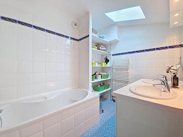 Maison de village à vendre - T5 de 138 m² - Terrasse, garage & jardin - Hyper centre de Castanet-Tolosan.