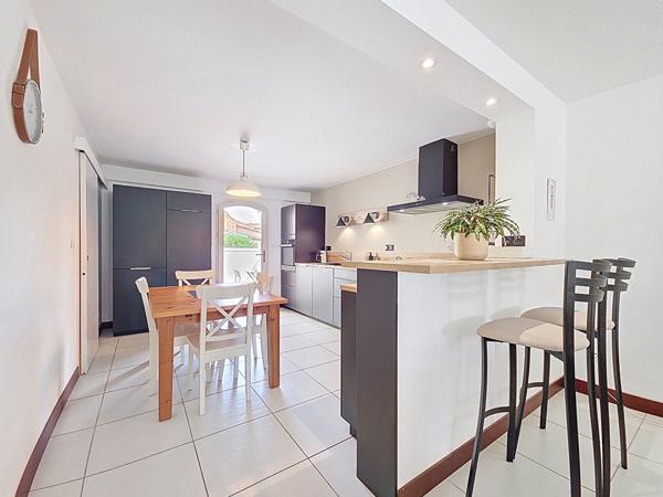 Maison de village à vendre - T5 de 138 m² - Terrasse, garage & jardin - Hyper centre de Castanet-Tolosan.