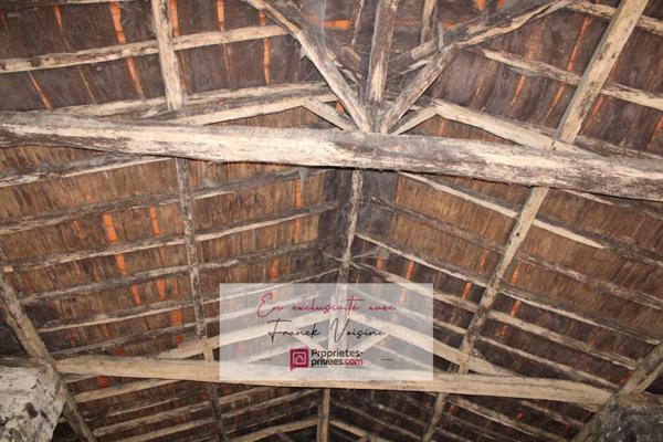 A VENDRE en EXCLUSIVITE à Mouchamps, Grange de 230 m2 env à réhabiliter entièrement + Hangar sur une parcelle de 1600 m2 env