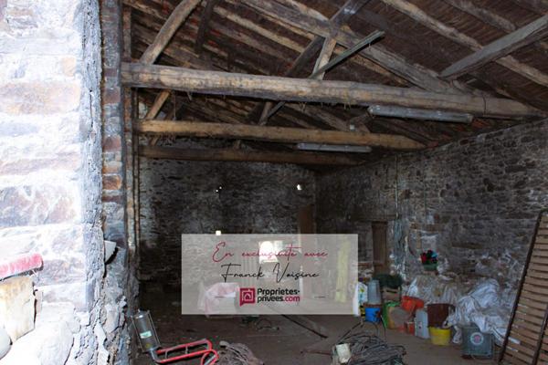 A VENDRE en EXCLUSIVITE à Mouchamps, Grange de 230 m2 env à réhabiliter entièrement + Hangar sur une parcelle de 1600 m2 env