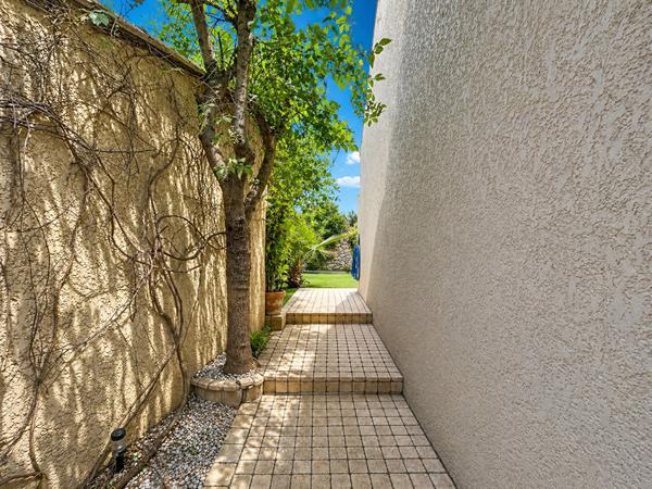 maison individuelle, 3 chambres, joli jardin dans lotissement sécurisé, secteur LA VALENTINE