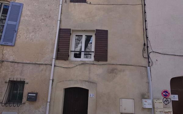 Maison à vendre    2 pièces •  Pélissanne