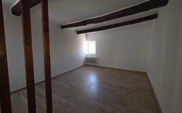 Maison à vendre    2 pièces •  Pélissanne