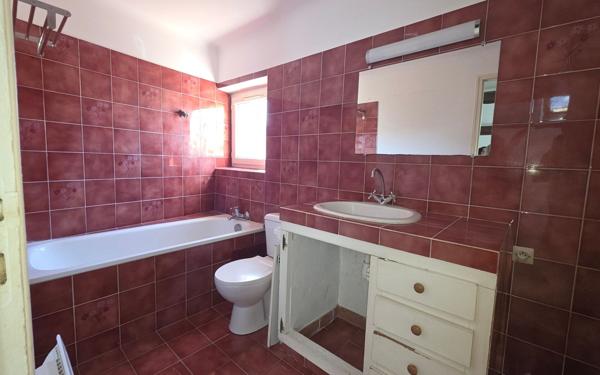 Maison à vendre    2 pièces •  Pélissanne