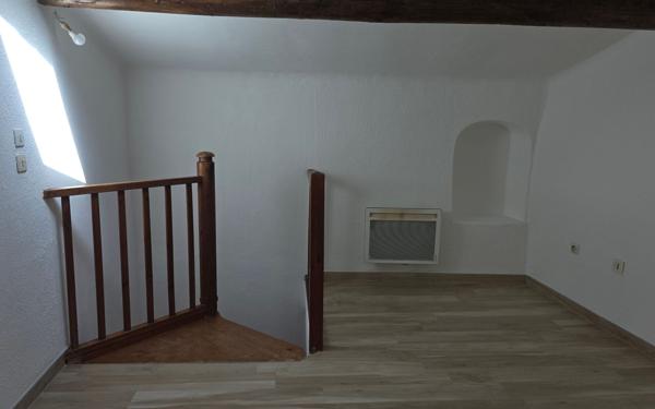 Maison à vendre    2 pièces •  Pélissanne