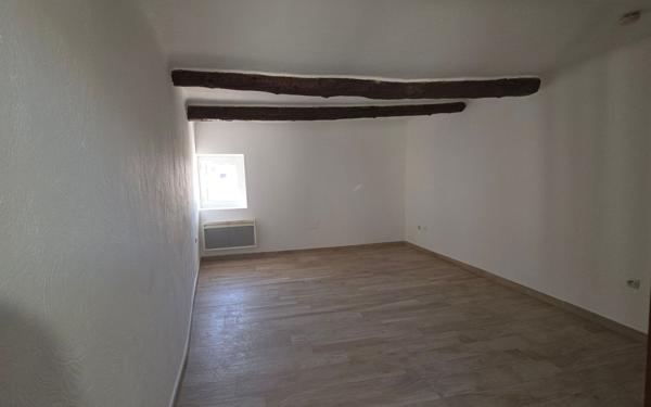 Maison à vendre    2 pièces •  Pélissanne