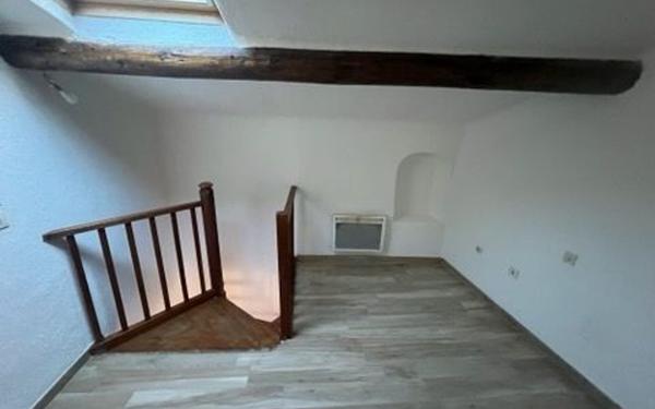 Maison à vendre    2 pièces •  Pélissanne