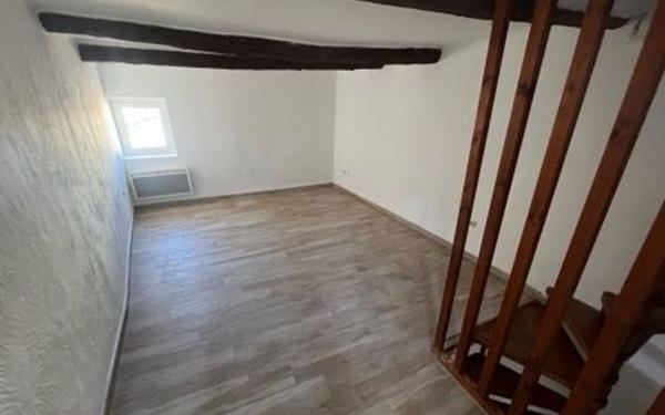 Maison à vendre    2 pièces •  Pélissanne