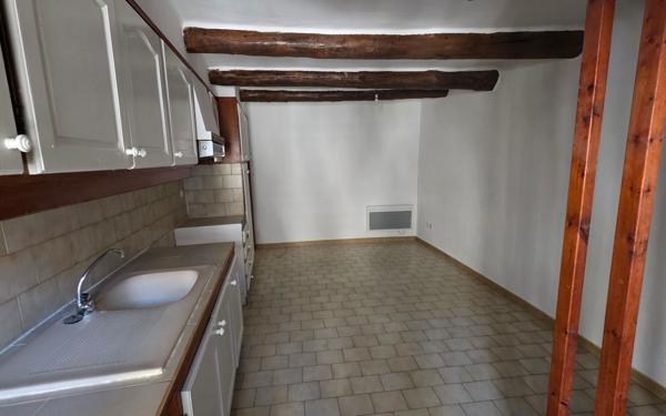 Maison à vendre    2 pièces •  Pélissanne