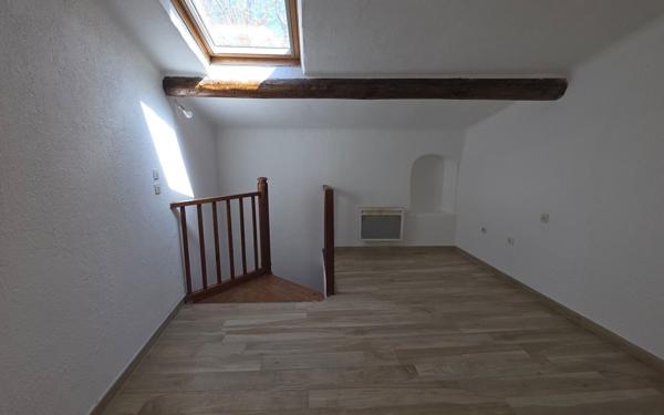 Maison à vendre    2 pièces •  Pélissanne