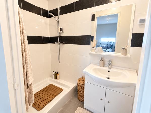 Maison
         4 pièces
        - 76 m² 270 000 € *