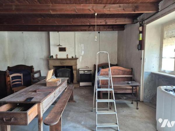 Maison entièrement à rénover et dépendance
