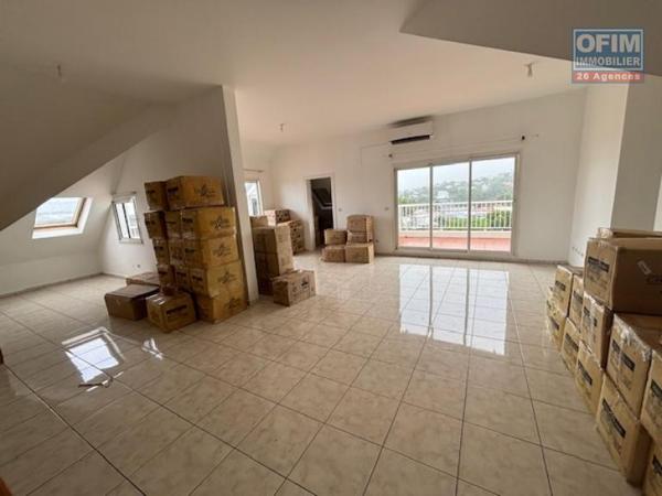 T4 à vendre à Ste Clotilde, proche de toutes les commodités, residence St Ferreol
