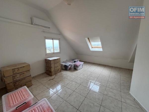 T4 à vendre à Ste Clotilde, proche de toutes les commodités, residence St Ferreol