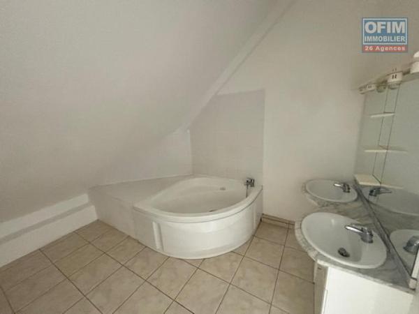 T4 à vendre à Ste Clotilde, proche de toutes les commodités, residence St Ferreol