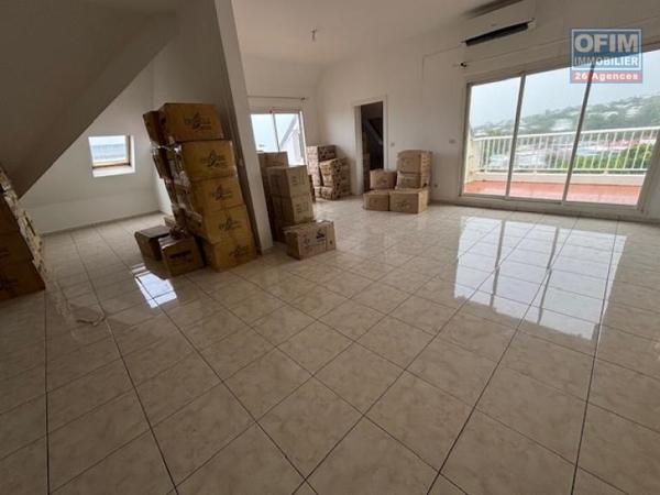 T4 à vendre à Ste Clotilde, proche de toutes les commodités, residence St Ferreol