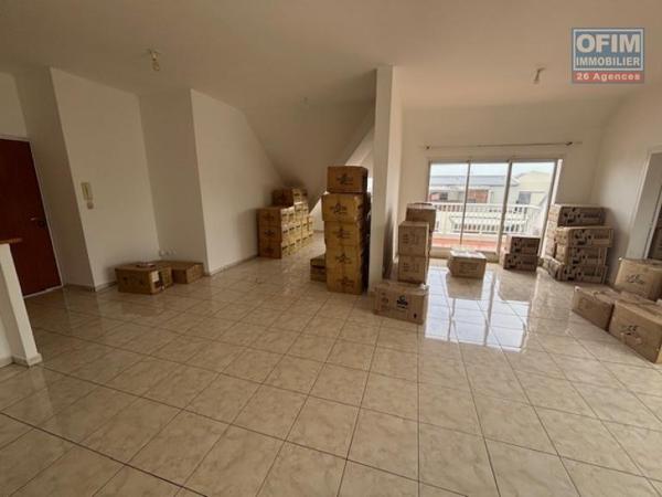 T4 à vendre à Ste Clotilde, proche de toutes les commodités, residence St Ferreol