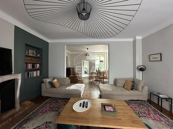 CHATEAUROUX - Hyper centre - Maison de caractère 325 m² - Jardin - parkings.