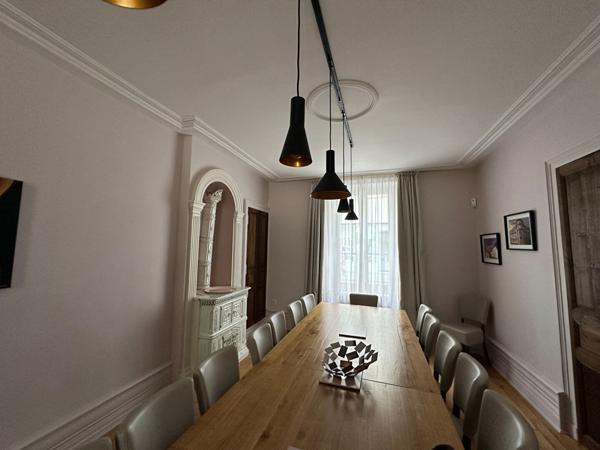 CHATEAUROUX - Hyper centre - Maison de caractère 325 m² - Jardin - parkings.