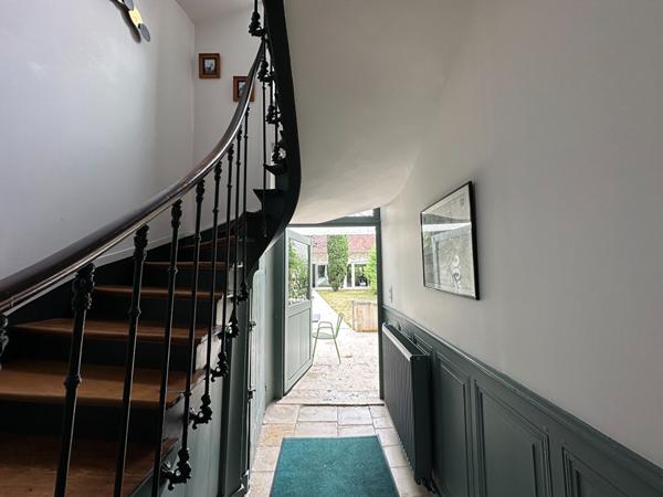 CHATEAUROUX - Hyper centre - Maison de caractère 325 m² - Jardin - parkings.