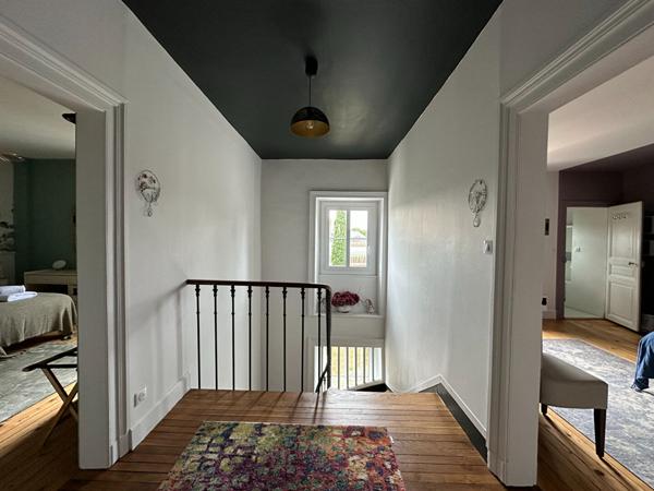 CHATEAUROUX - Hyper centre - Maison de caractère 325 m² - Jardin - parkings.